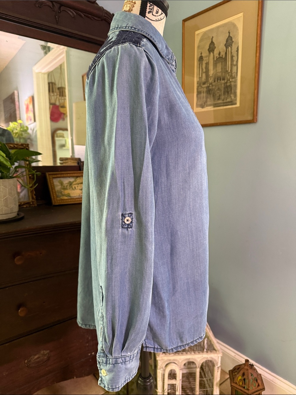 Holding Horses Anthropologie Chambray Blue Embroidered Button Down Shirt XS - Picture 6 of 15